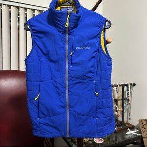 Patagonia Women’s Insulated Vest Blue Yellow Size S Zip defect